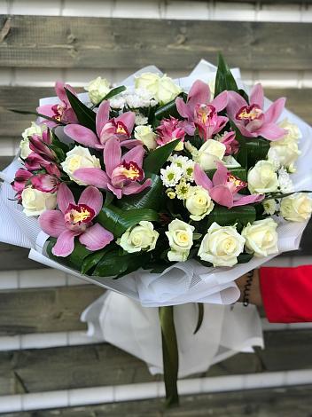 Букет цветов из: Розы и Хризантемы в Петропавловской Республики Чечня