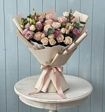 Букет цветов из:  Розы и Лизиантусы в Петропавловской Республики Чечня