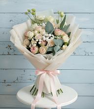 Букет цветов из:  Розы и Лизиантусы в Петропавловской Республики Чечня