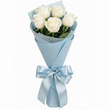 Букет 5 Белых роз Проуд в Петропавловской Республики Чечня