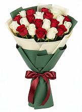 Букет Микс из красных и белых роз #REPLACE_PRED# Петропавловской Республики Чечня