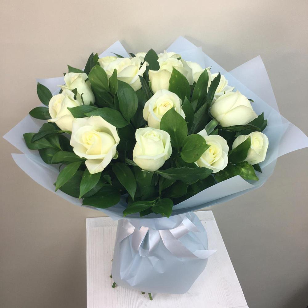 Букет 15 Белых роз Проуд в Петропавловской Республики Чечня