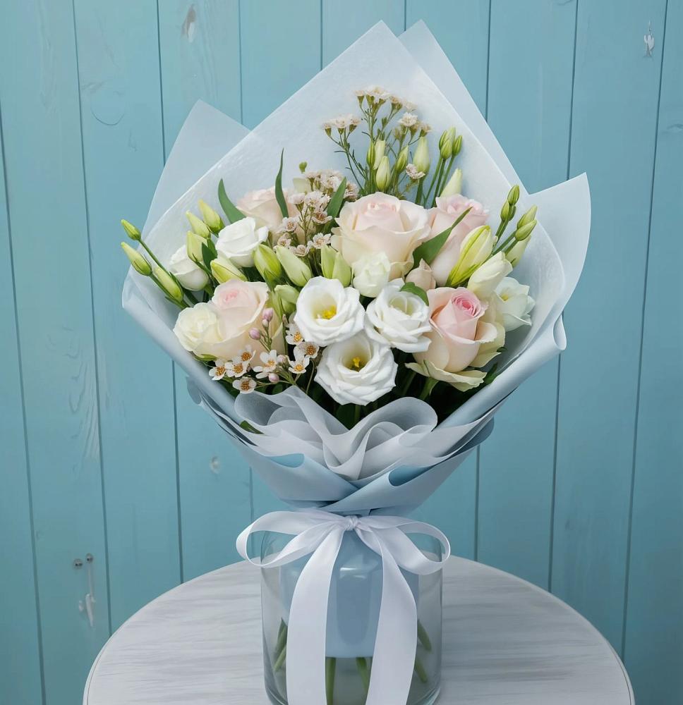 Букет цветов из: Розы и Лизиантусы в Петропавловской Республики Чечня