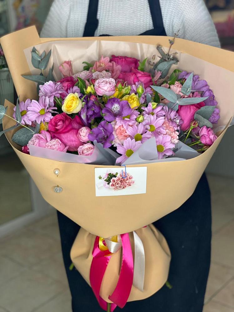 Букет цветов из: Хризантемы, Гвоздики и Альстромерии в Петропавловской Республики Чечня