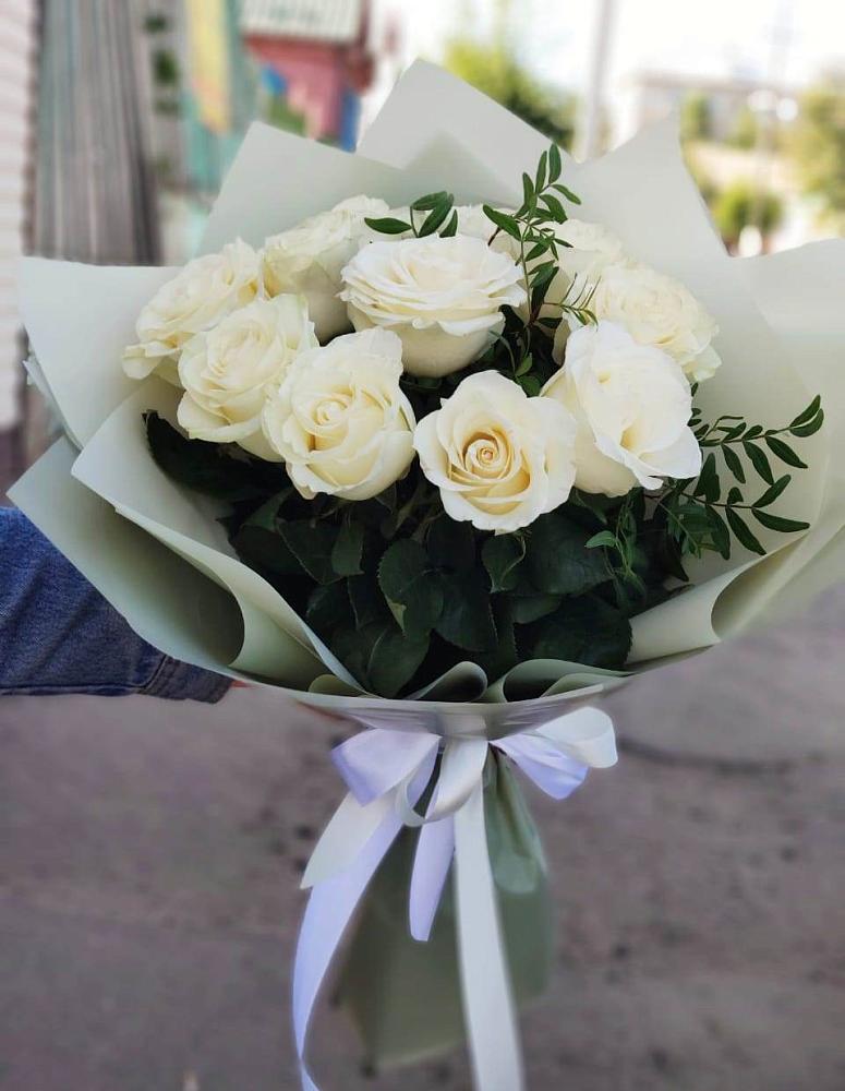 Букет Белые розы Проуд в Петропавловской Республики Чечня