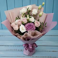 Букет цветов из:  Розы и Лизиантусы в Петропавловской Республики Чечня