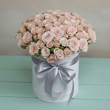 Цветочная композиция из Розы в шляпной коробке в Петропавловской Республики Чечня