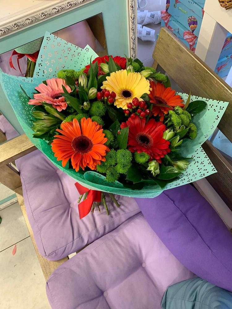 Букет цветов из: Герберы, Хризантемы и Альстромерии в Петропавловской Республики Чечня