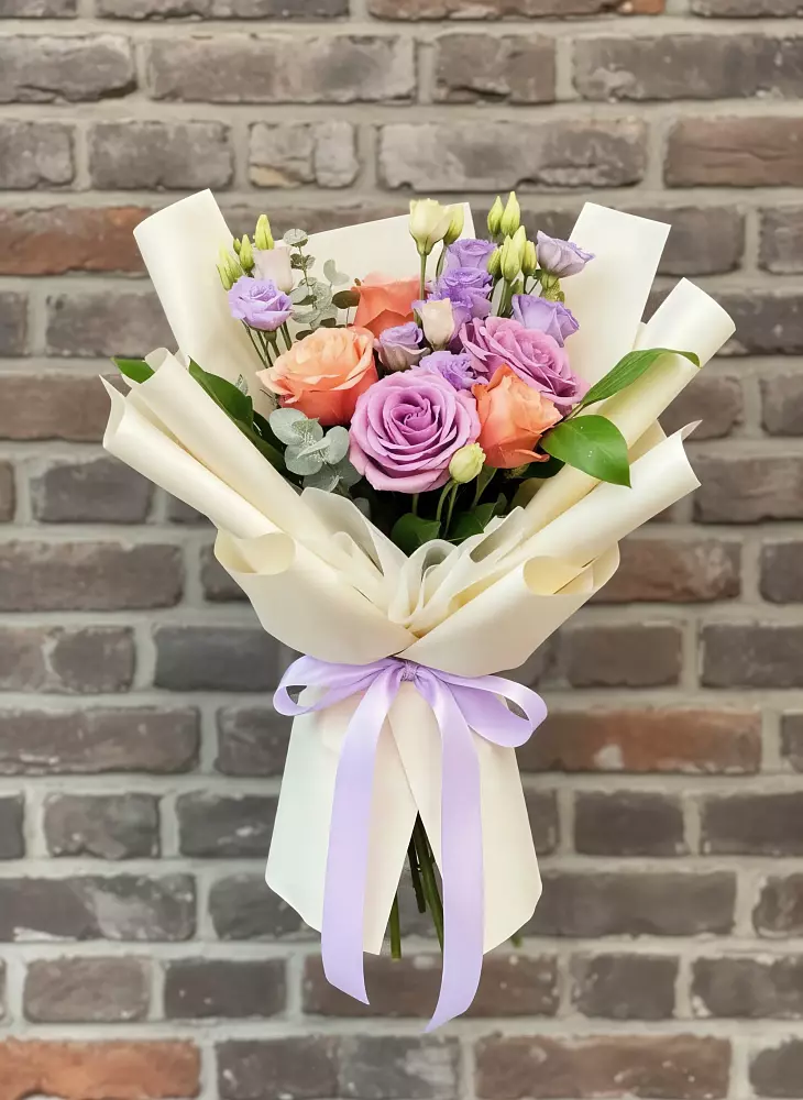 Букет цветов из: Лизиантусы и Розы в Петропавловской Республики Чечня