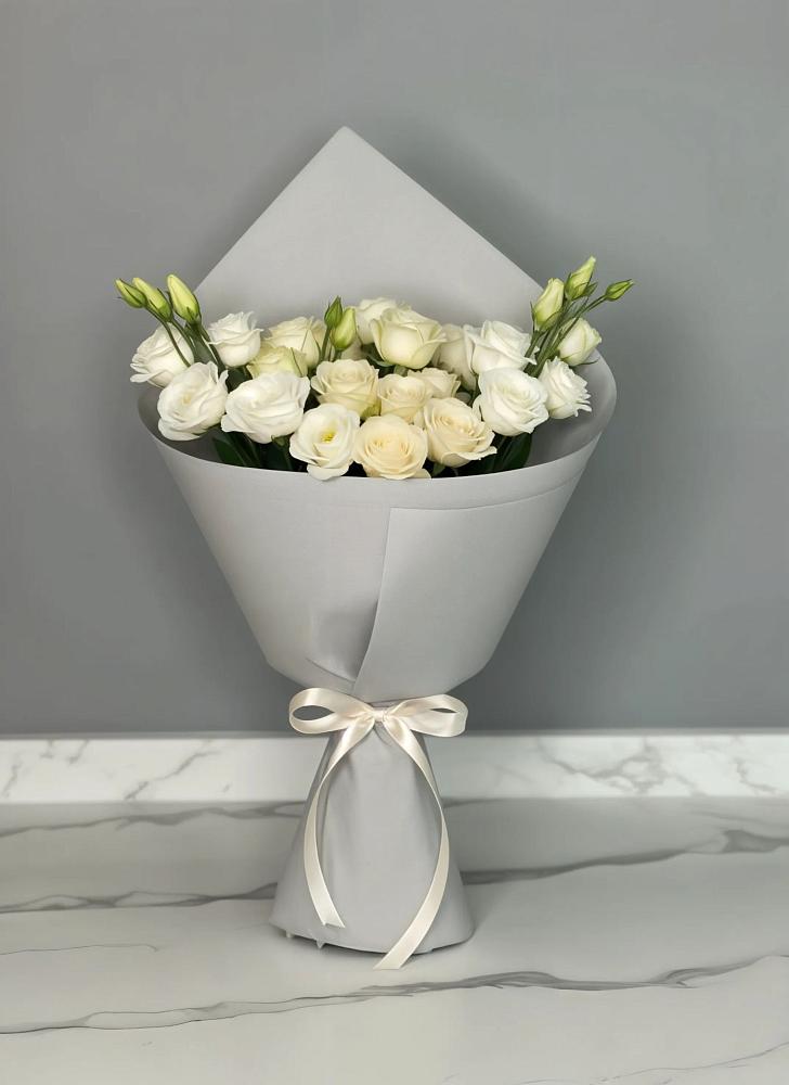 Букет цветов из: Розы и Лизиантусы в Петропавловской Республики Чечня