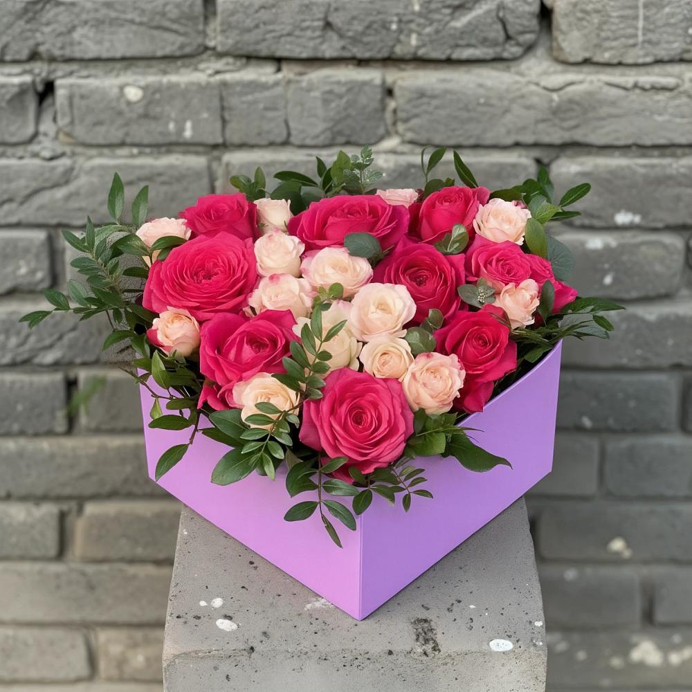 Цветочная композиция из Розы в коробке в Петропавловской Республики Чечня