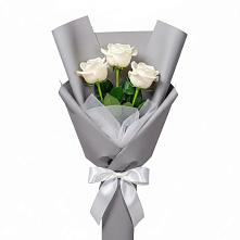 Букет 3 белые розы в Петропавловской Республики Чечня