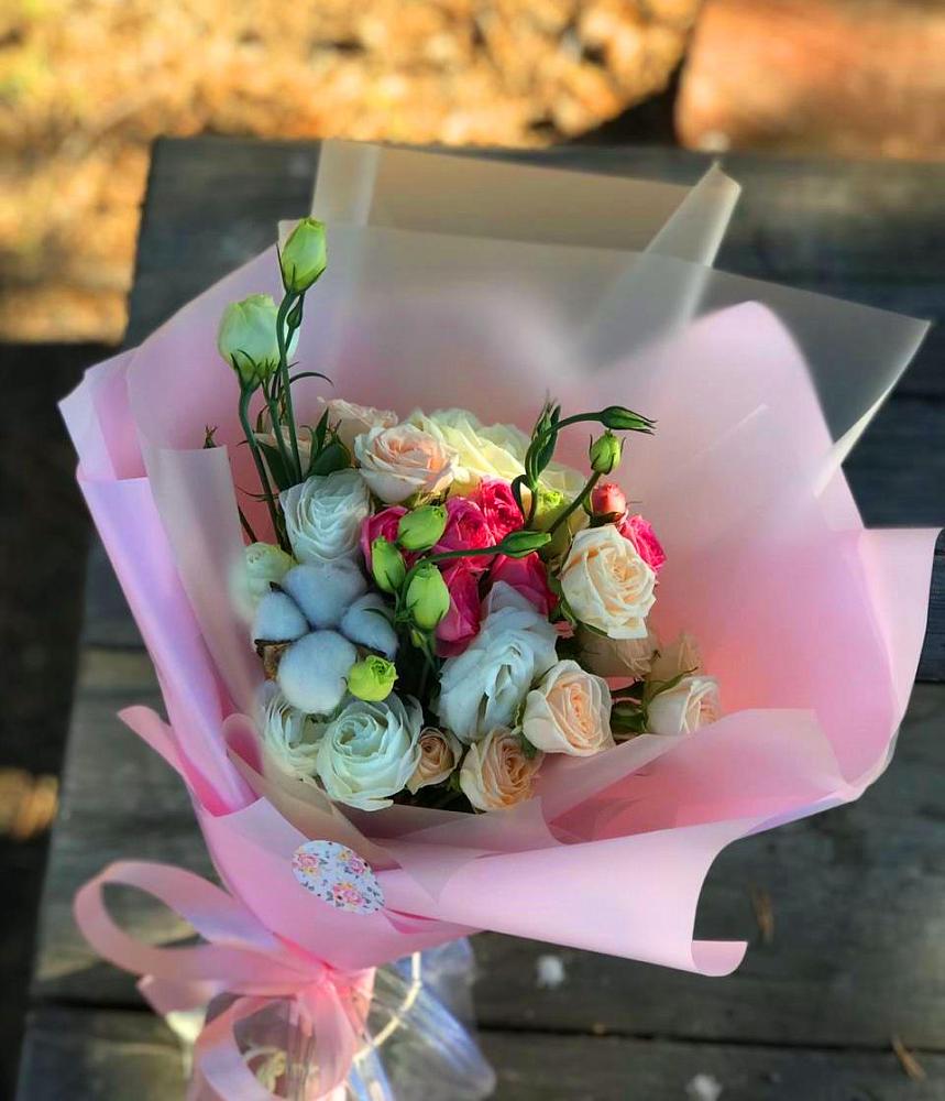 Букет цветов из: Розы и Лизиантусы в Петропавловской Республики Чечня