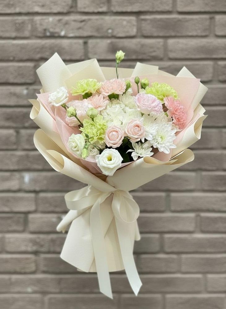 Букет цветов из: Гвоздики, Розы, Лизиантусы и Хризантемы в Петропавловской Республики Чечня