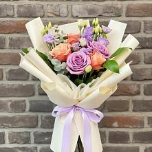 Букет цветов из:  Лизиантусы и Розы в Петропавловской Республики Чечня