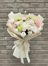 Букет цветов из:  Гвоздики, Розы, Лизиантусы и Хризантемы в Петропавловской Республики Чечня