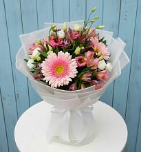 Букет цветов из:  Герберы, Альстромерии и Лизиантусы в Петропавловской Республики Чечня