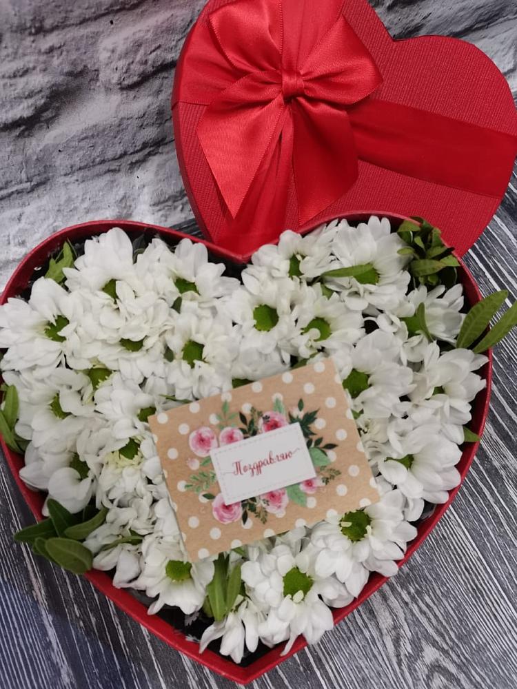 Цветочная композиция из Хризантемы в виде сердца в Петропавловской Республики Чечня