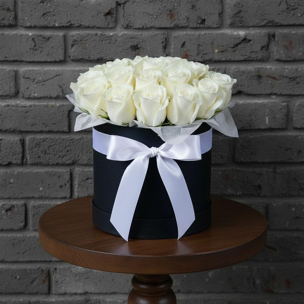 Цветочная композиция из Розы в шляпной коробке в Петропавловской Республики Чечня