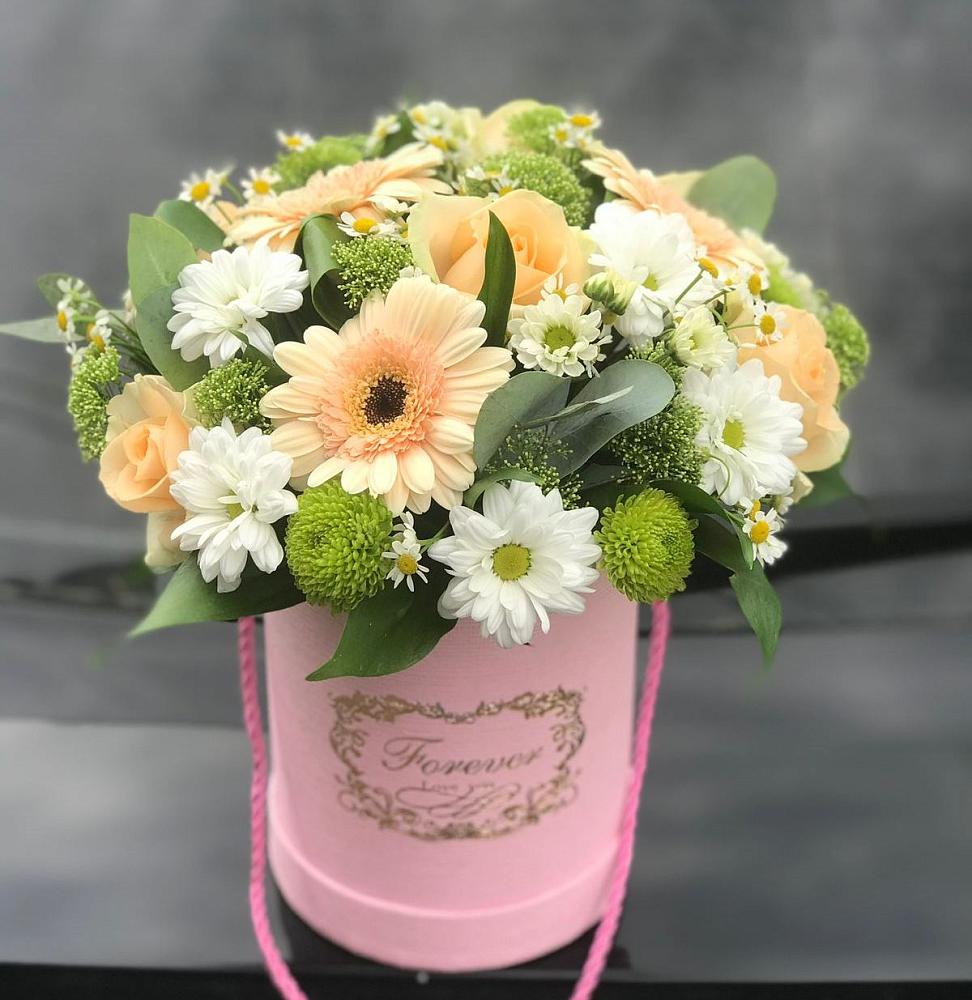 Цветочная композиция из Розы, Герберы и Хризантемы в шляпной коробке в Петропавловской Республики Чечня