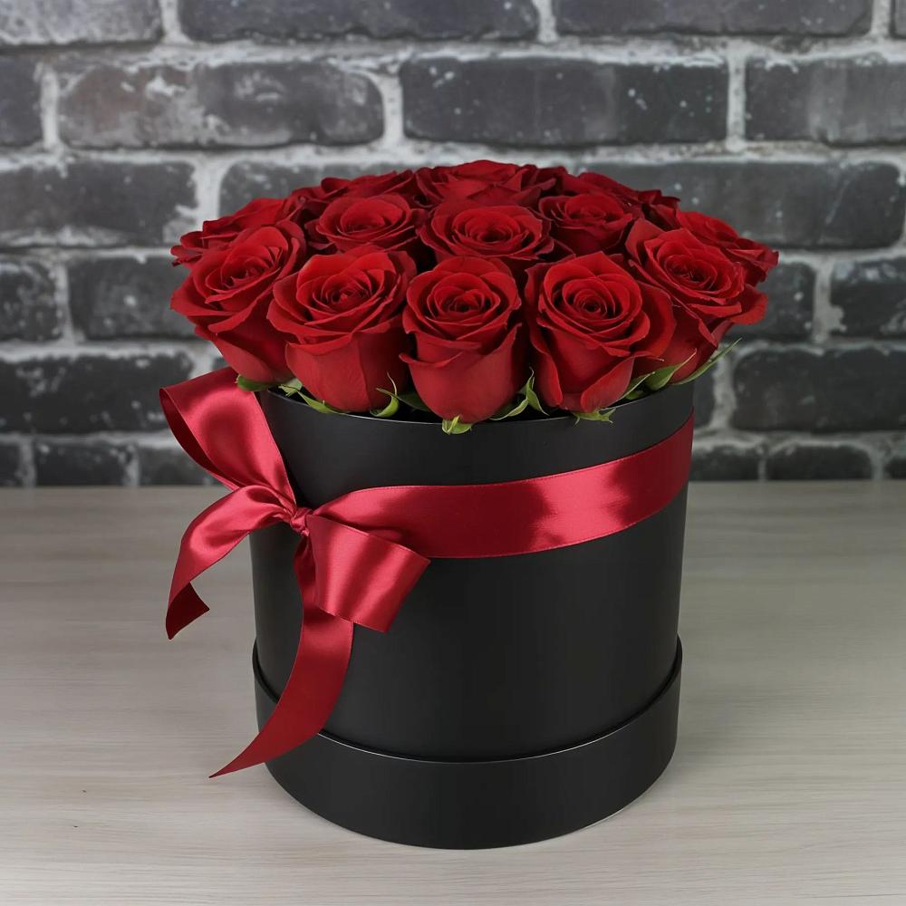 Цветочная композиция из Розы в шляпной коробке в Петропавловской Республики Чечня