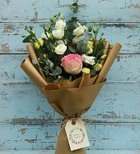 Букет цветов из:  Розы и Лизиантусы в Петропавловской Республики Чечня