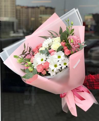 Букет цветов из: Розы, Лизиантусы и Хризантемы в Петропавловской Республики Чечня