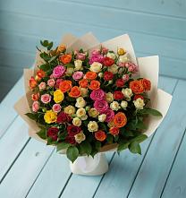 Букет Микс из разноцветных кустовых роз в Петропавловской Республики Чечня
