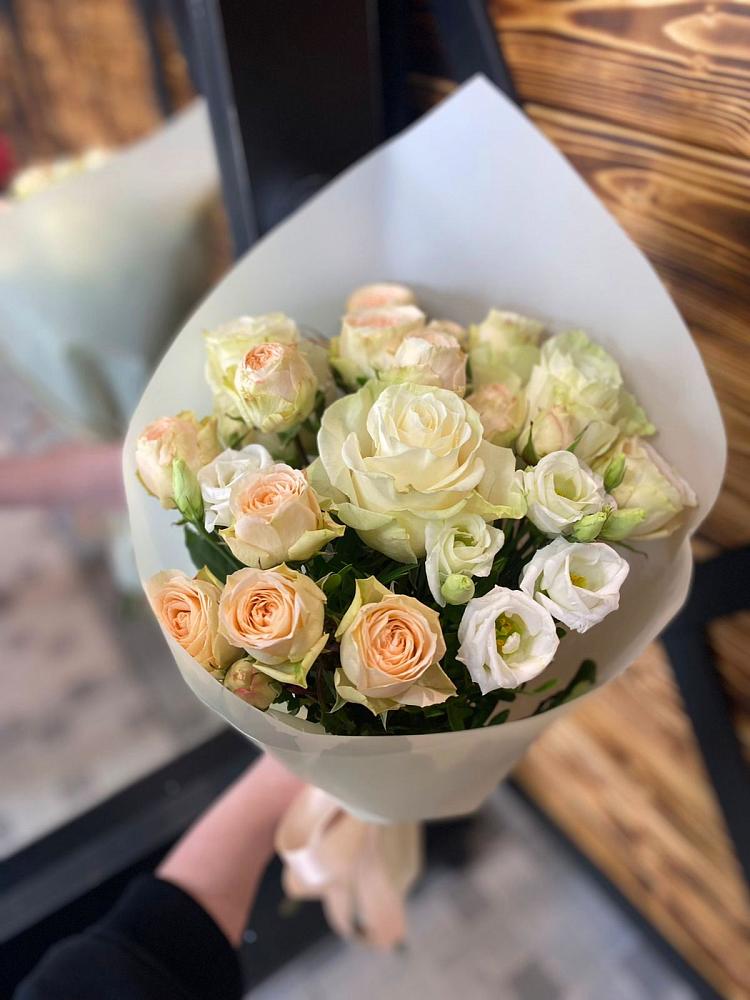 Букет цветов из: Розы и Лизиантусы в Петропавловской Республики Чечня