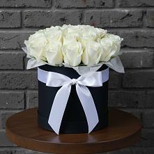 Цветочная композиция из Розы в шляпной коробке в Петропавловской Республики Чечня